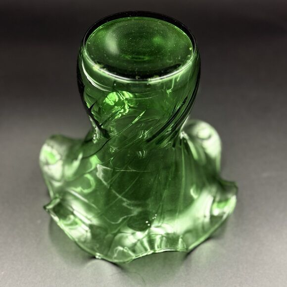 Vintage Hand Blown Emerald Green Optic Swirl Ruffled Edge Glass Vase MCM Decor - Picture 7 of 7